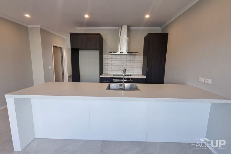 Photo of property in 2/1 Ko Roa Lane, Hobsonville, Auckland, 0616