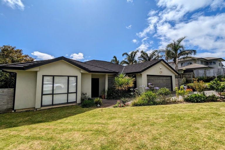 Photo of property in 180 Kittiwake Drive, Schnapper Rock, Auckland, 0632
