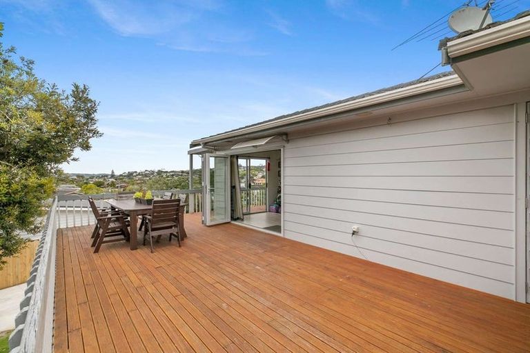 Photo of property in 15 Rosario Crescent, Red Beach, 0932