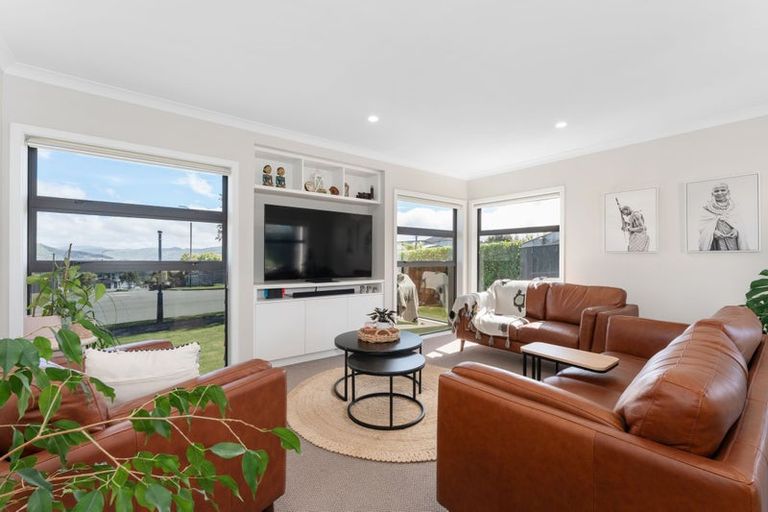 Photo of property in 21 Nelson Avenue, Aotea, Porirua, 5024