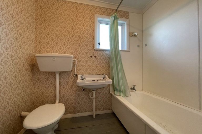 Photo of property in 87 Featherston Street, Takaro, Palmerston North, 4412