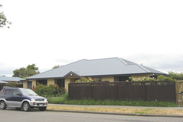 Photo of property in 37 Heathglen Avenue, Parklands, Christchurch, 8083