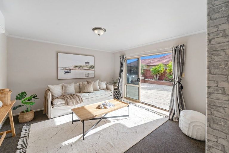 Photo of property in 30 Mcleod Place, Papamoa Beach, Papamoa, 3118