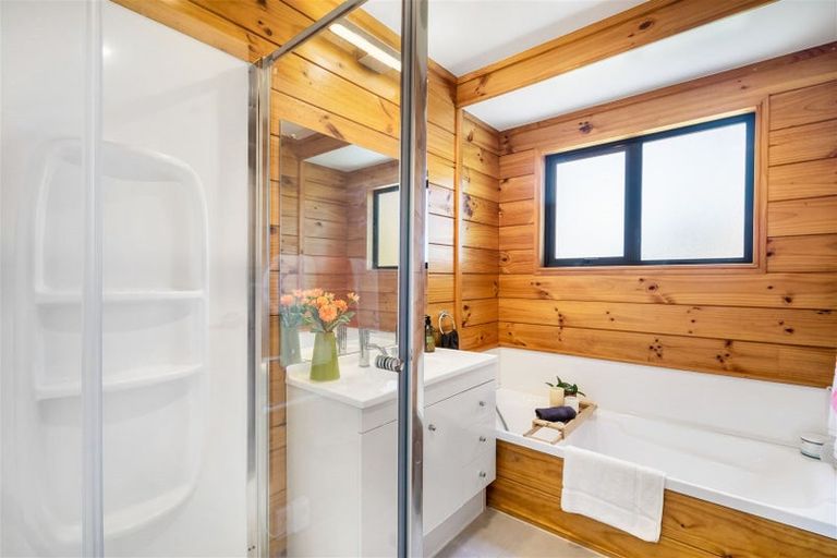 Photo of property in 3 Tawhana Crescent, Red Beach, 0932