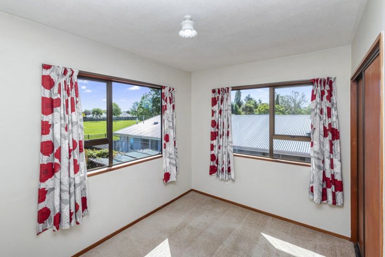 Photo of property in 15 Valerie Place, Redwood, Christchurch, 8051