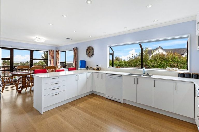 Photo of property in 8 Limeburners Close, Hobsonville, Auckland, 0618