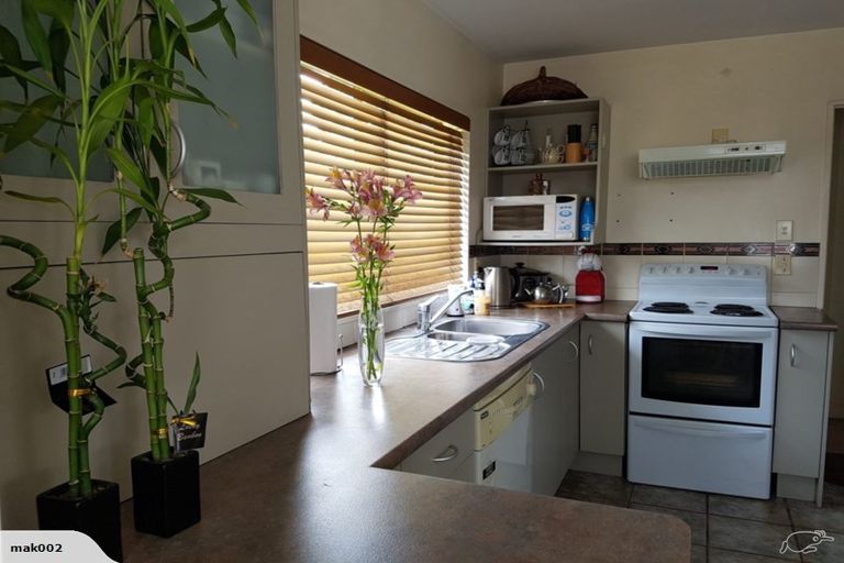Photo of property in 1/46 Lyttelton Avenue, Forrest Hill, Auckland, 0620