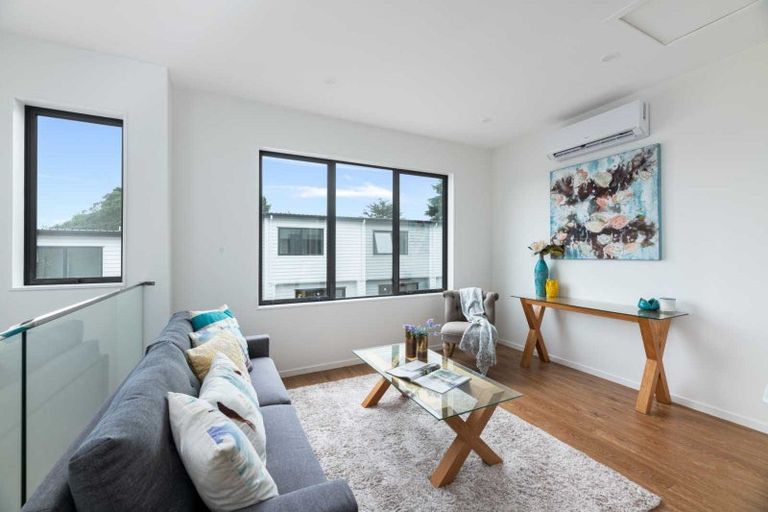 Photo of property in 2d Cadiz Place, Red Hill, Papakura, 2110