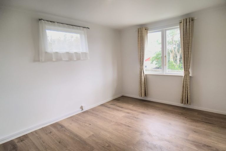 Photo of property in 8a Harrington Road, Henderson, Auckland, 0610