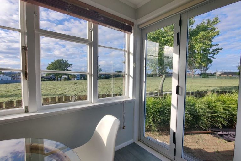 Photo of property in 10 Gladfield Lane, Te Atatu Peninsula, Auckland, 0610