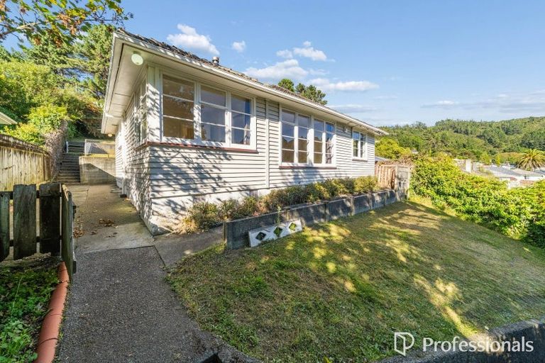 Photo of property in 5 Delaney Drive, Stokes Valley, Lower Hutt, 5019