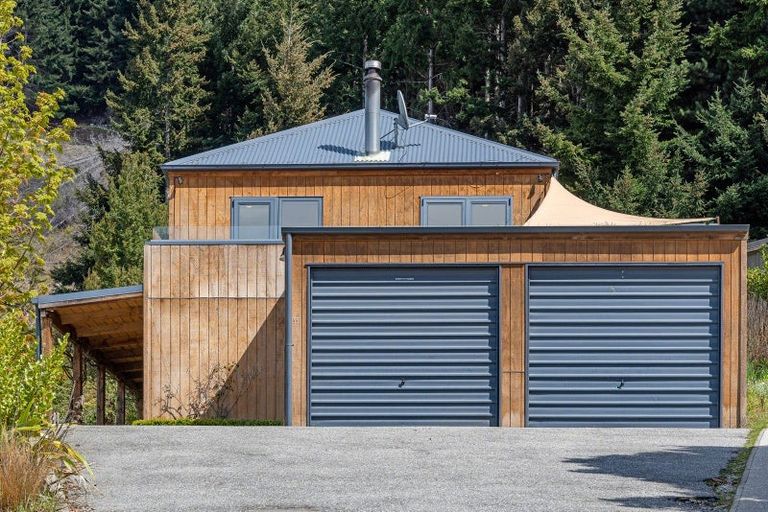 Photo of property in 33 Arawata Terrace, Fernhill, Queenstown, 9300