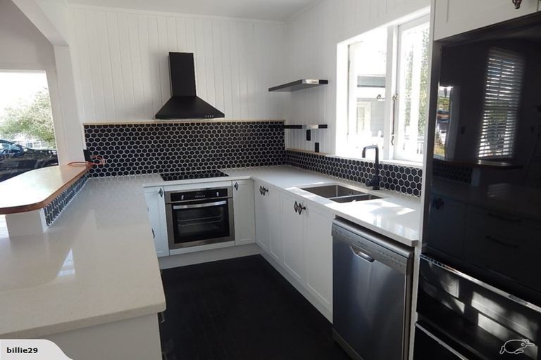 Photo of property in 221 Henderson Valley Road, Henderson, Auckland, 0612