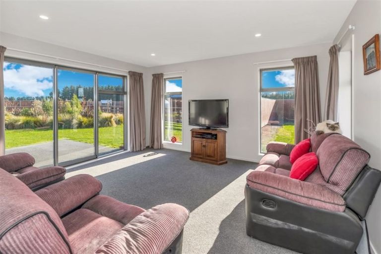 Photo of property in 2 Paradise Way, Amberley, 7410