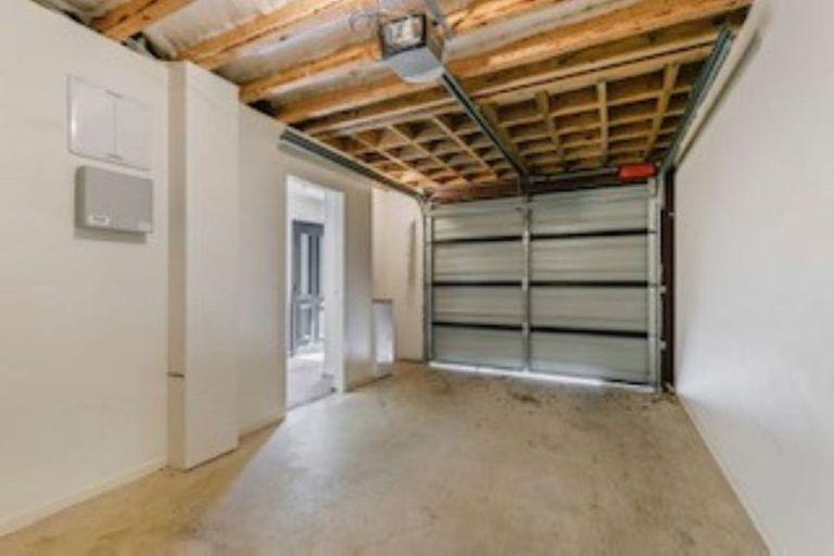 Photo of property in 2/57 Simla Crescent, Khandallah, Wellington, 6035