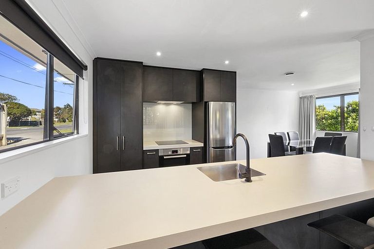 Photo of property in 194 Mangorei Road, Merrilands, New Plymouth, 4312