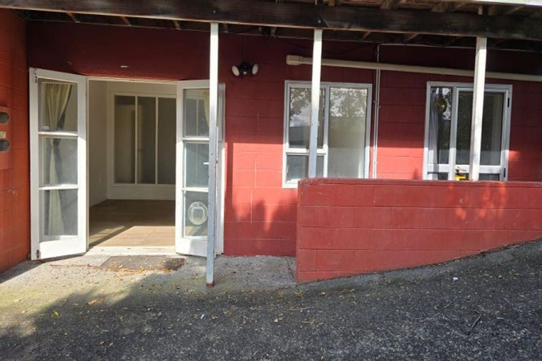 Photo of property in 1 Lauderdale Road, Birkdale, Auckland, 0626