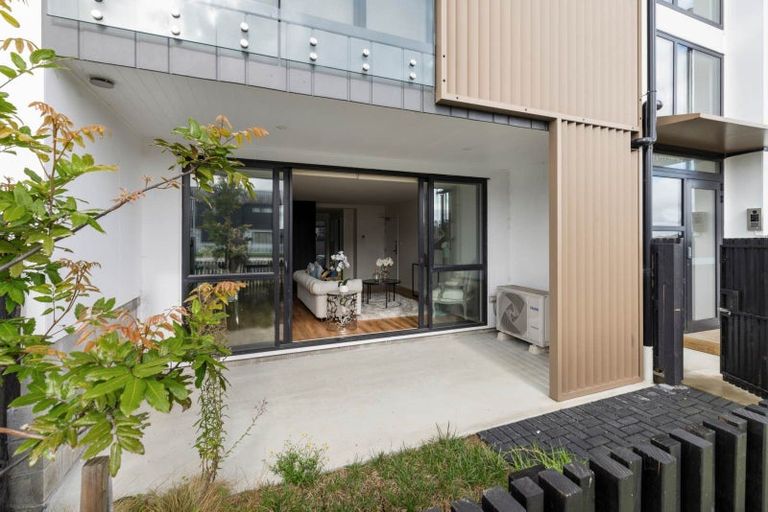 Photo of property in 2/1g Dishys Road, Flat Bush, Auckland, 2019