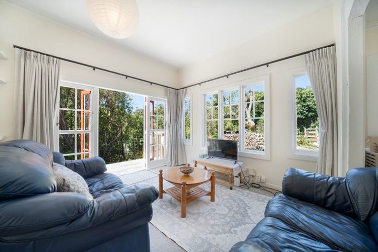 Photo of property in 219 Middleton Road, Churton Park, Wellington, 6037