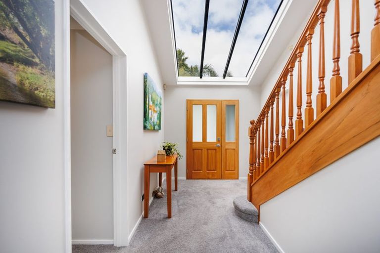 Photo of property in 27 Abby Road, Fitzherbert, Palmerston North, 4410