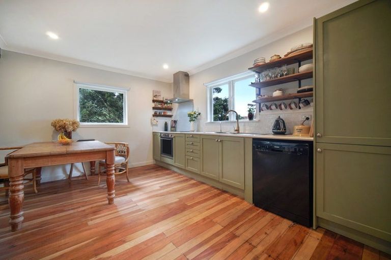 Photo of property in 396 Huia Road, Titirangi, Auckland, 0604