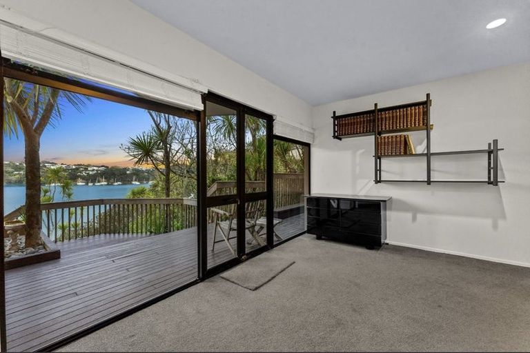Photo of property in 2/102 Queen Street, Northcote Point, Auckland, 0627