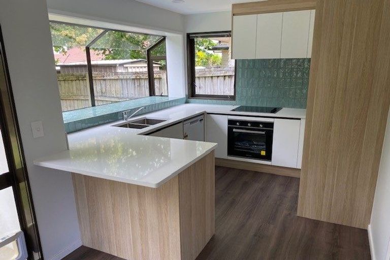 Photo of property in 2/12 Bradbury Road, Botany Downs, Auckland, 2010