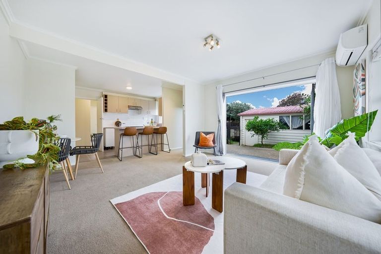 Photo of property in 2/9 Esmonde Road, Takapuna, Auckland, 0622