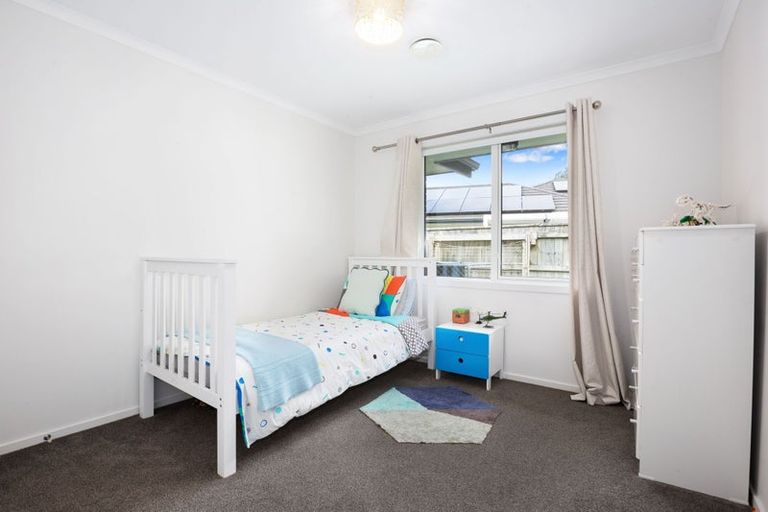 Photo of property in 1 Banks Boulevard, Whitby, Porirua, 5024