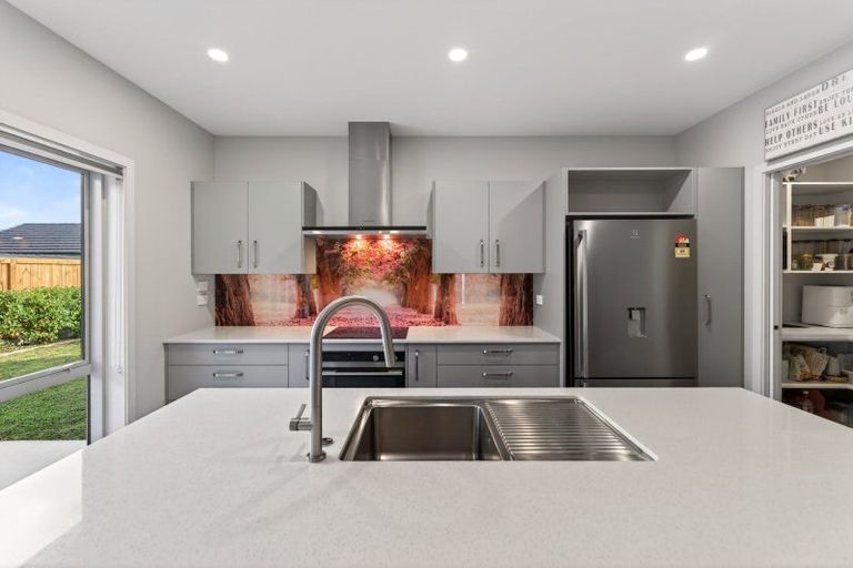 Photo of property in 3 Magnolia Lane, Kelvin Grove, Palmerston North, 4414