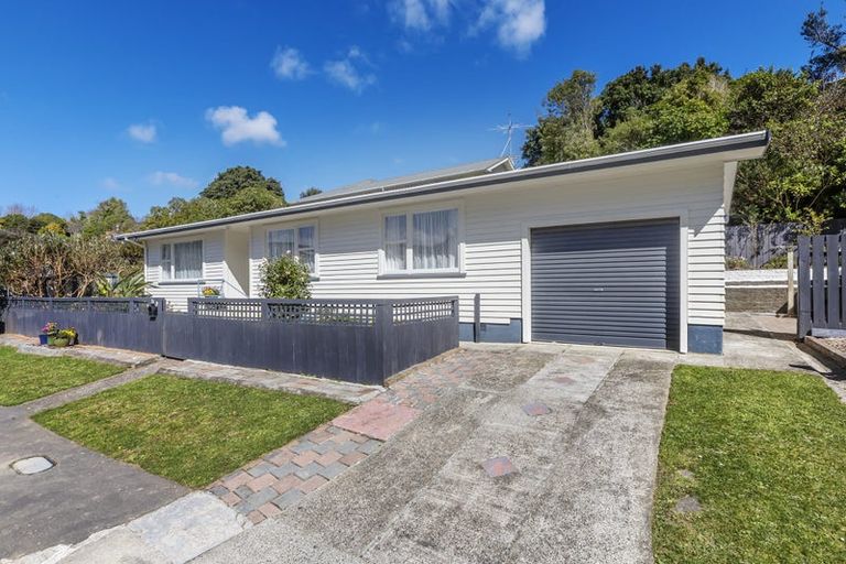 Photo of property in 2a Wilfred Street, Tawa, Wellington, 5028