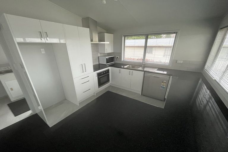 Photo of property in 3 Patterson Grove, Waikanae, 5036