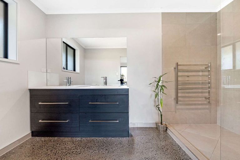 Photo of property in 103 Mcleod Road, South Head, Helensville, 0874