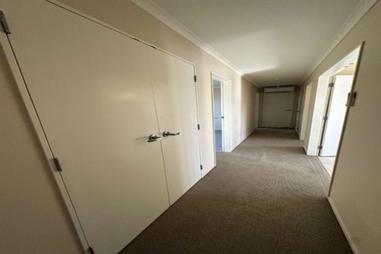 Photo of property in 37 Mcewen Crescent, Riverstone Terraces, Upper Hutt, 5018