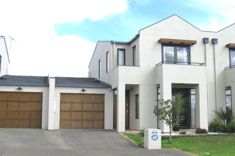 Photo of property in 64 Provence Esplanade, Te Atatu Peninsula, Auckland, 0610