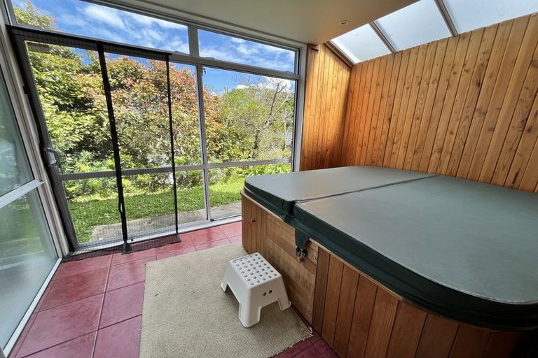 Photo of property in 18 Rama Crescent, Khandallah, Wellington, 6035