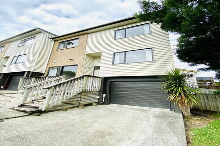 Photo of property in 2/2 Swan Hill Drive, Glen Eden, Auckland, 0602
