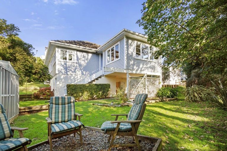 Photo of property in 247 Middleton Road, Glenside, Wellington, 6037