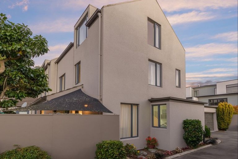 Photo of property in 1 Oakford Close, Riccarton, Christchurch, 8011