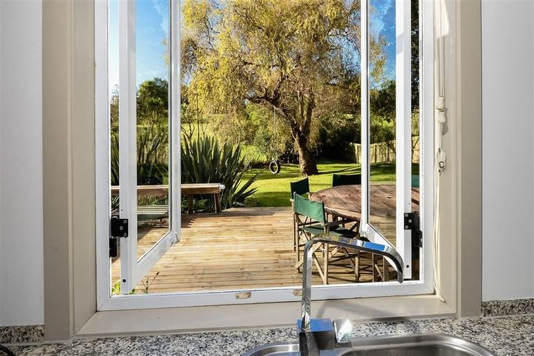 Photo of property in 2/11 Kahika Road, Birkdale, Auckland, 0626