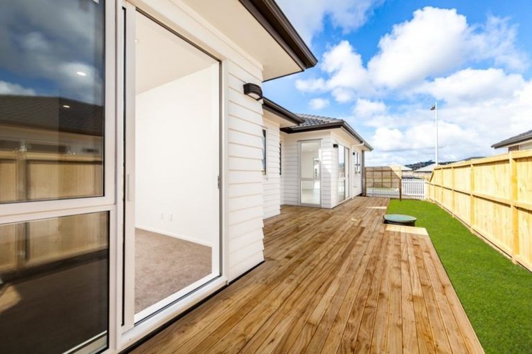 Photo of property in 12 Hemopo Street, Pukekohe, 2120