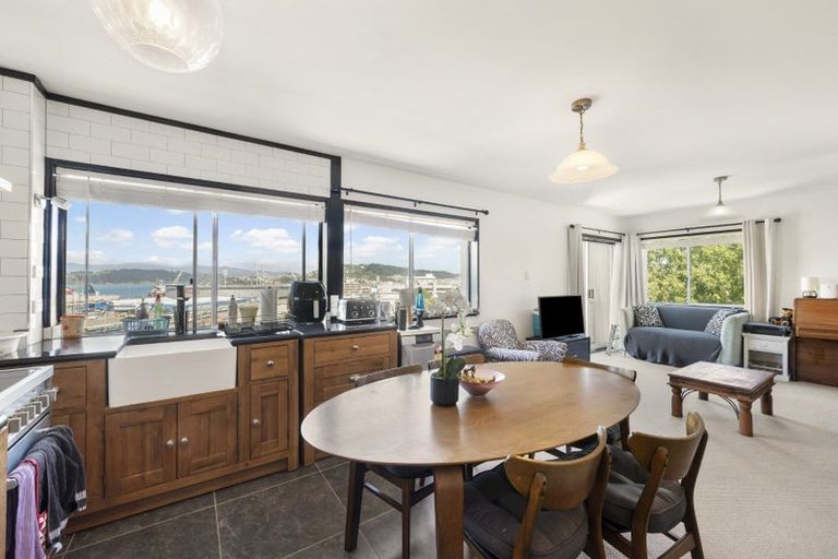 Photo of property in Mansfield Towers, 1 Grant Road, Thorndon, Wellington, 6011