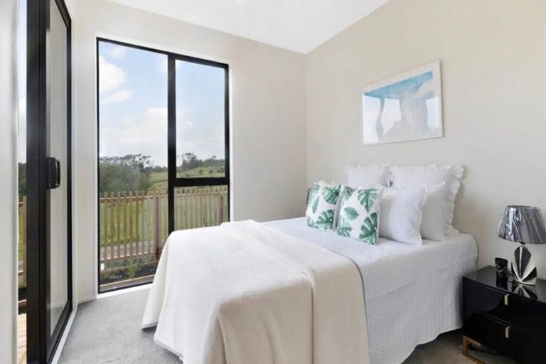 Photo of property in 34 Paretao Street, Massey, 0614