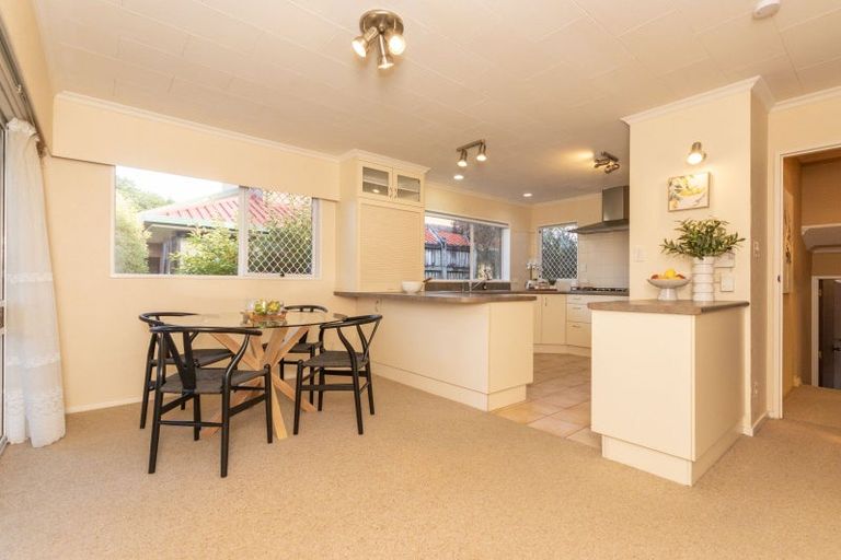 Photo of property in 1 Guernsey Place, Fitzherbert, Palmerston North, 4410