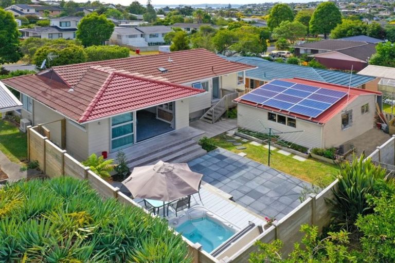 Photo of property in 3 Thorburn Avenue, Red Beach, 0932