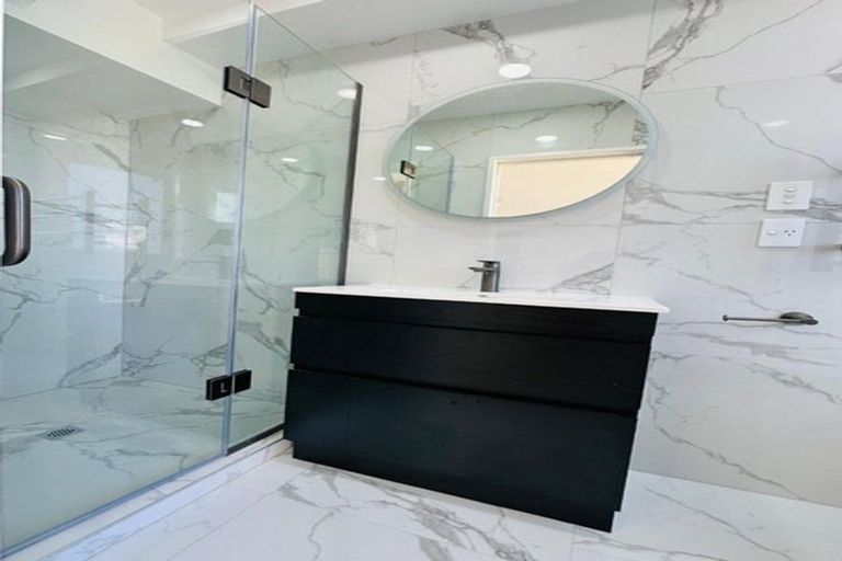 Photo of property in 1c Edwards Avenue, Henderson, Auckland, 0610