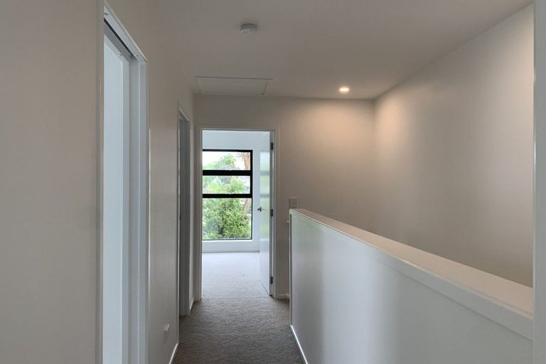 Photo of property in 24 Rauemi Way, Te Atatu South, Auckland, 0610