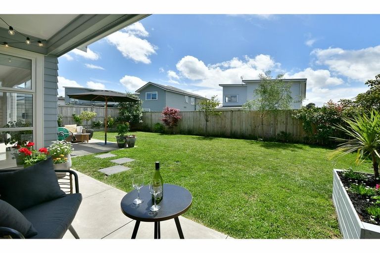 Photo of property in 6 Onekura Street, Red Beach, 0932