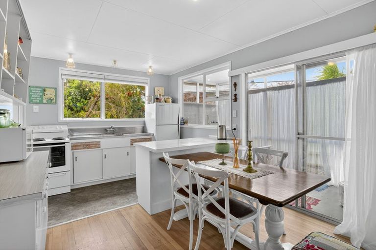 Photo of property in 11 Kendale Drive, Leigh, 0985