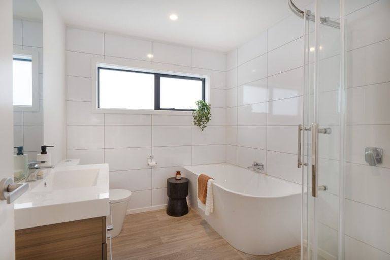 Photo of property in 10 Okoutu Lane, Moera, Lower Hutt, 5010